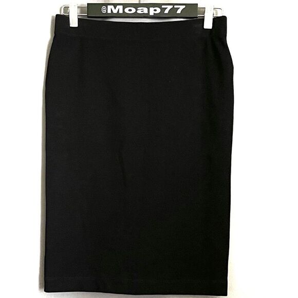 Vince Dresses & Skirts - VINCE Pull On Skirt Size XS Black
